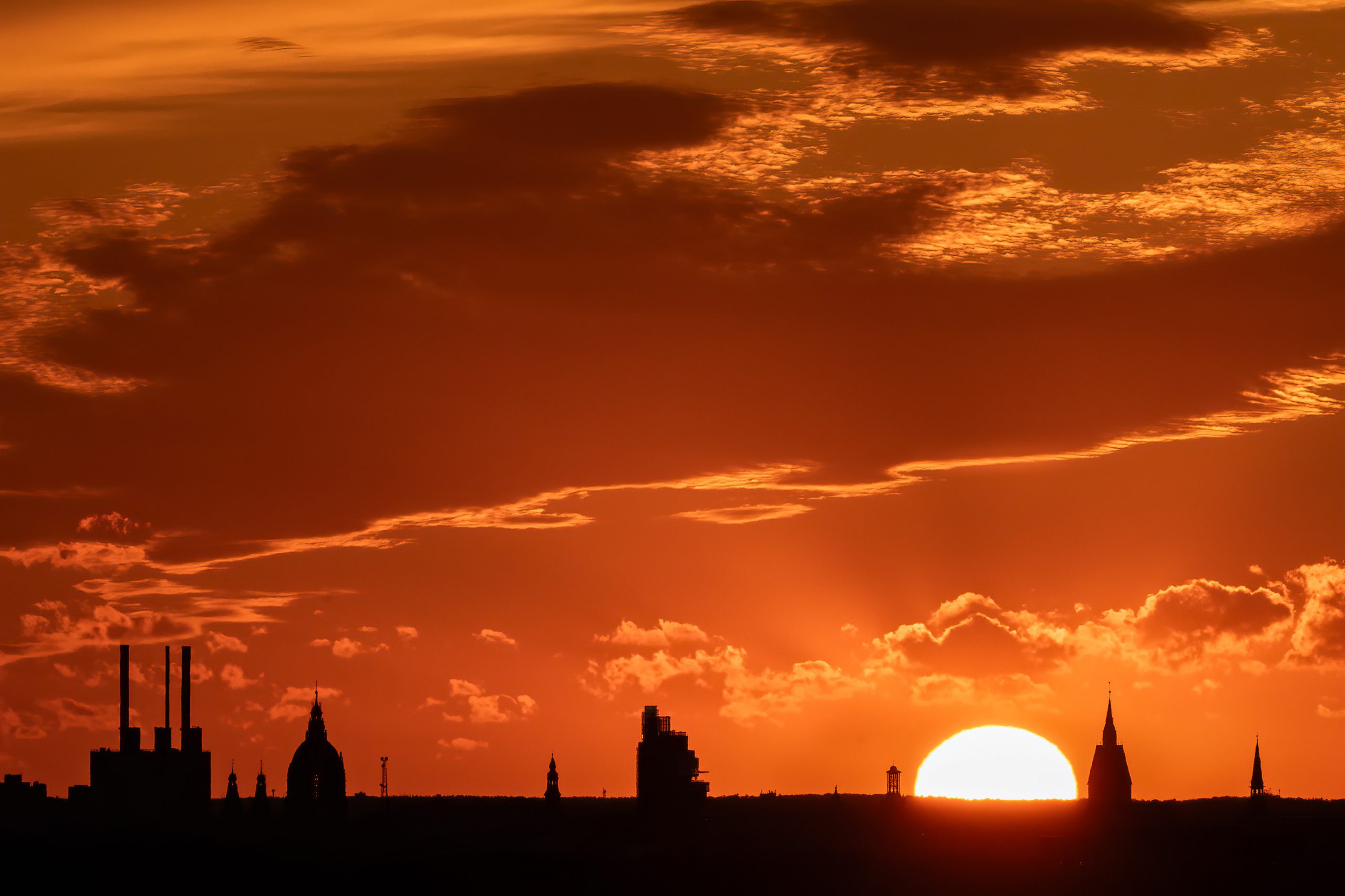 AFTER WORK FOTOWALK // Hannovers Skyline zur Goldenen Stunde
