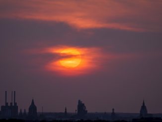 AFTER WORK FOTOWALK // Sonnenuntergang vor Hannovers Skyline auf dem nördlichen Aussichtshügel am Kronsberg