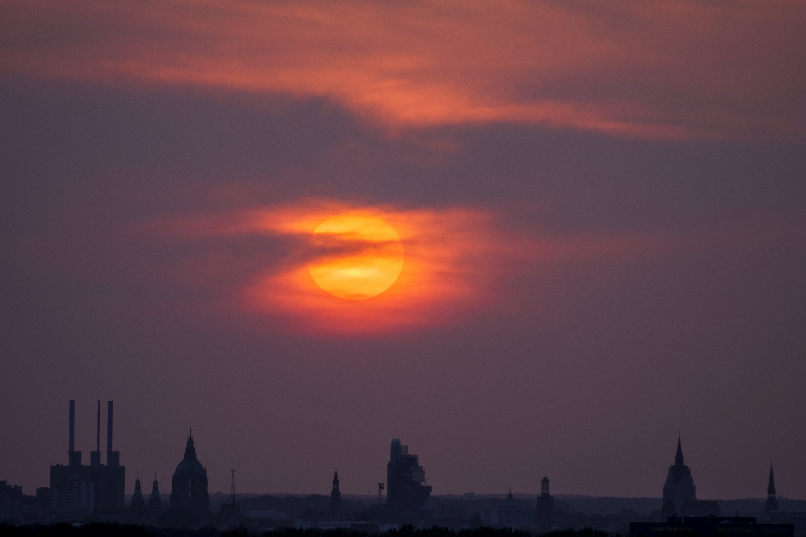 AFTER WORK FOTOWALK // Sonnenuntergang vor Hannovers Skyline auf dem nördlichen Aussichtshügel am Kronsberg